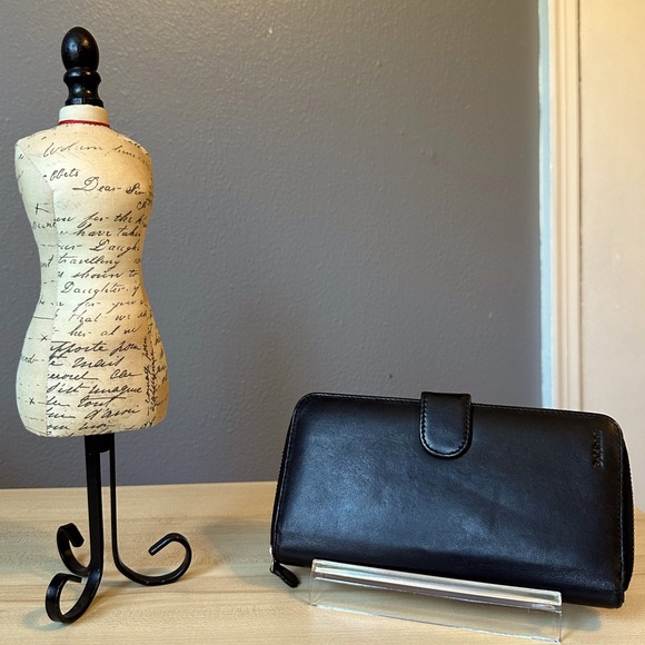 BALDININI LEATHER ZIPPER WALLET. - Picture 2 of 8